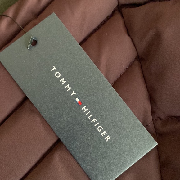 NWT, Tommy Hilfiger puffer vest, 100% Polyester, burgundy, Sz XS - Picture 5 of 5